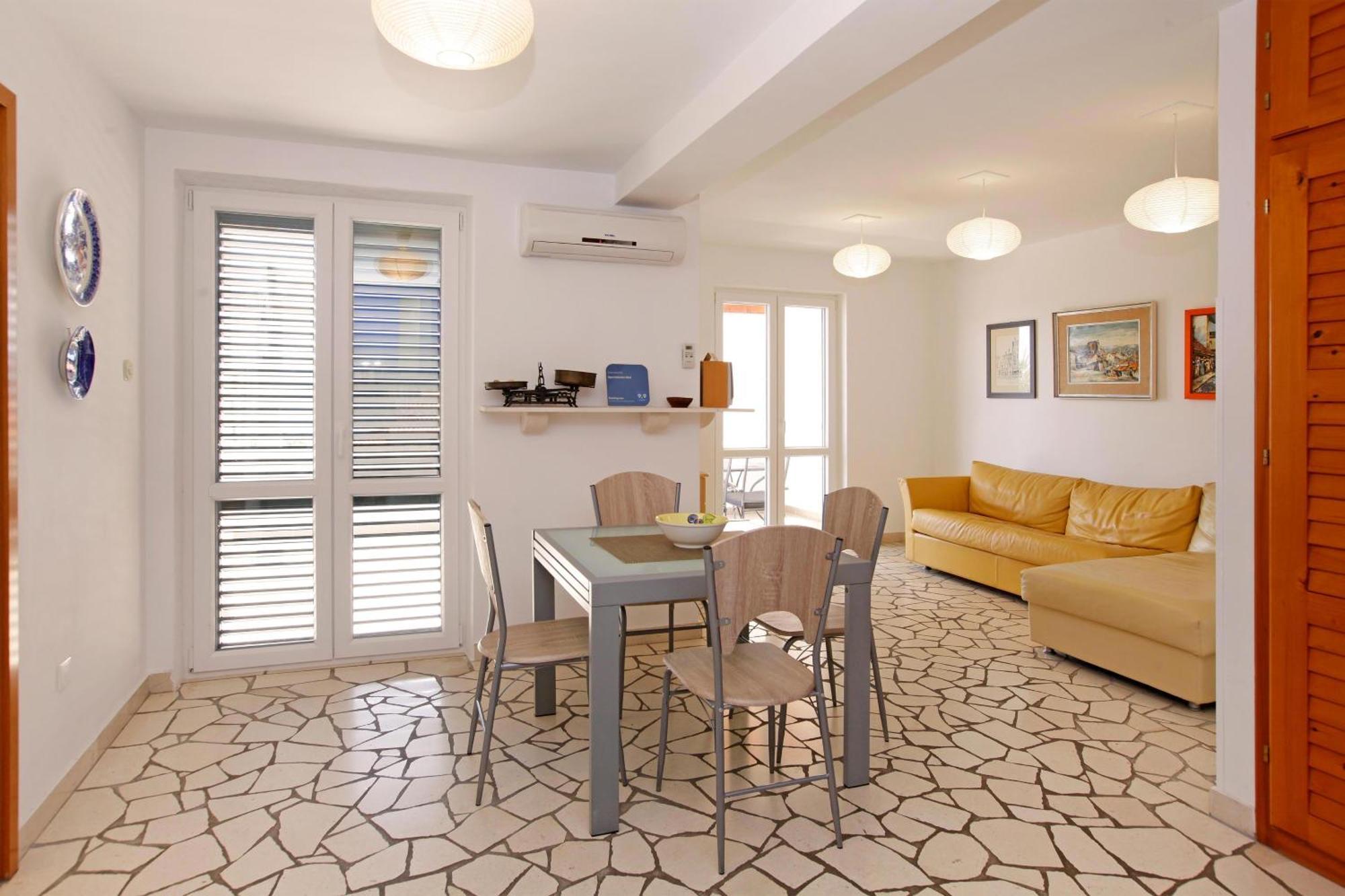 Apartments Mel Бол Екстериор снимка
