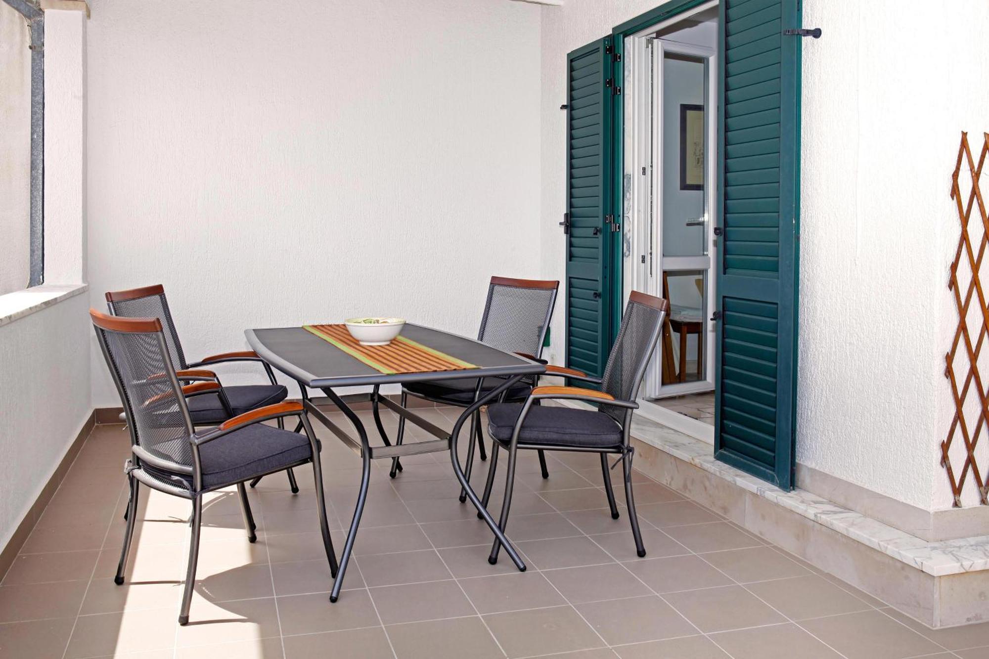 Apartments Mel Бол Екстериор снимка