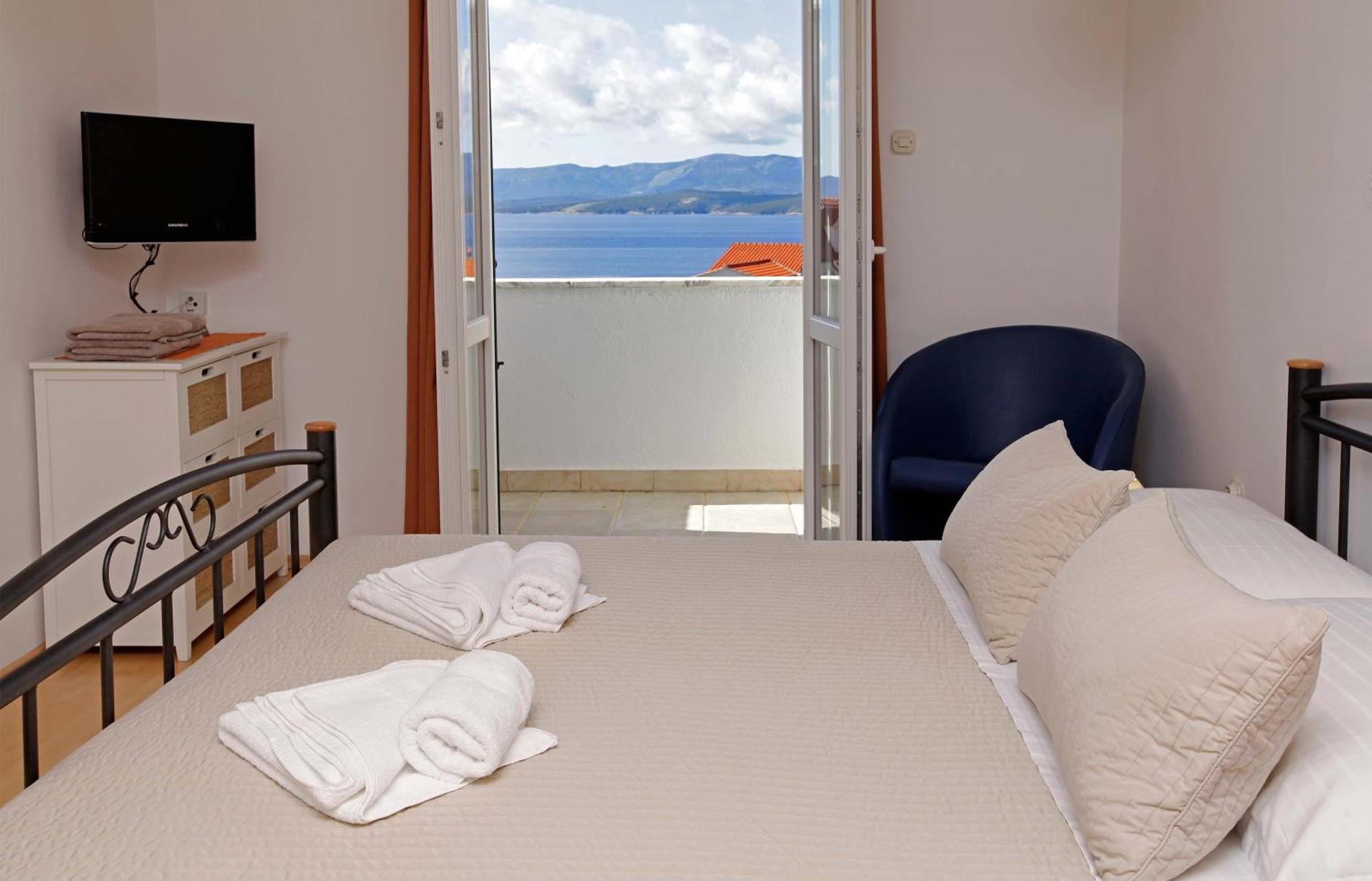 Apartments Mel Бол Екстериор снимка