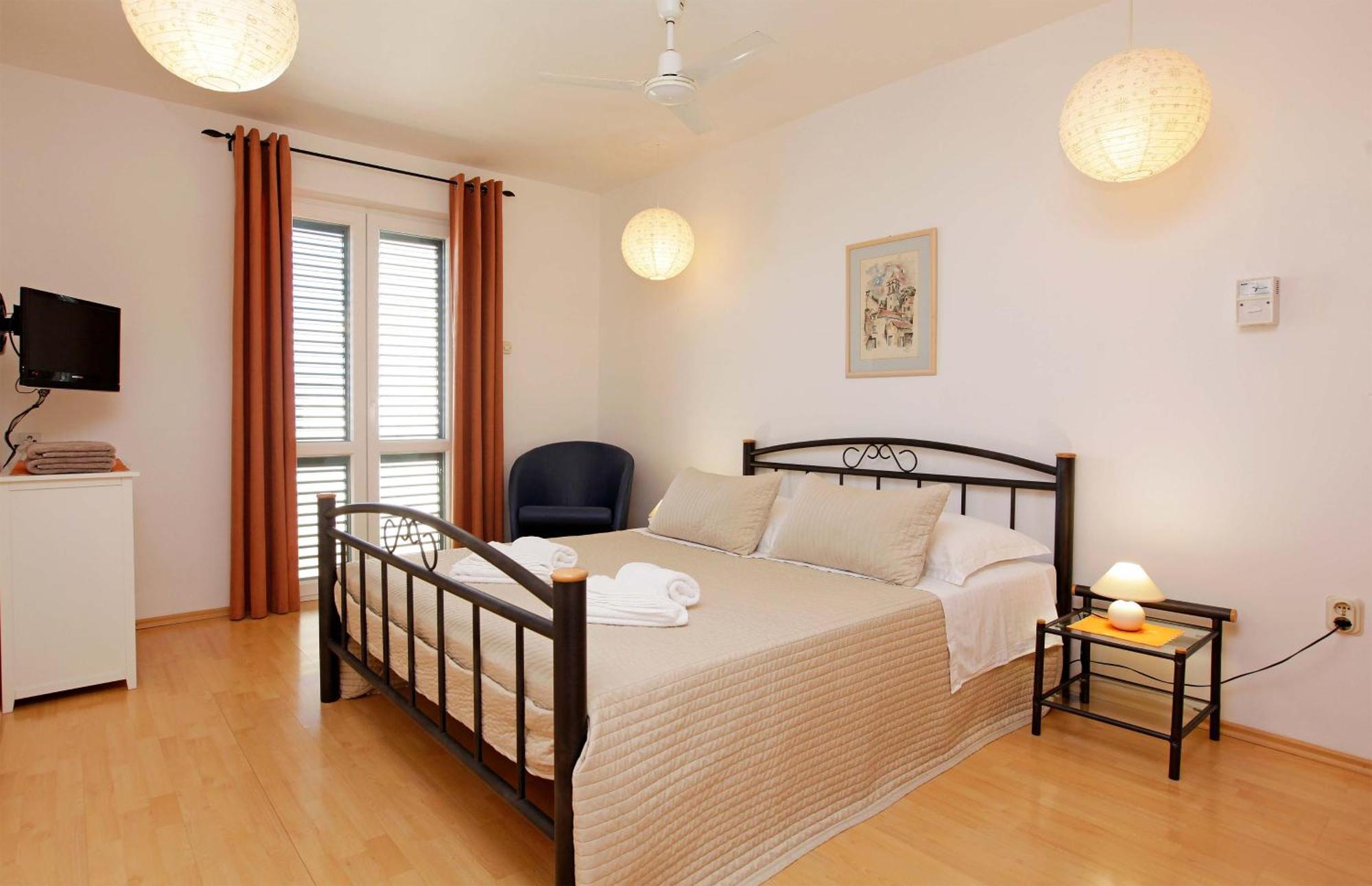 Apartments Mel Бол Екстериор снимка