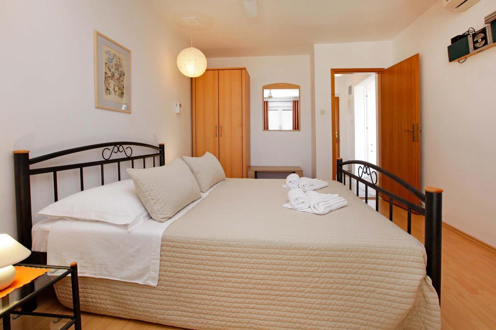 Apartments Mel Бол Екстериор снимка