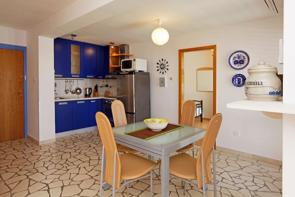 Apartments Mel Бол Стая снимка