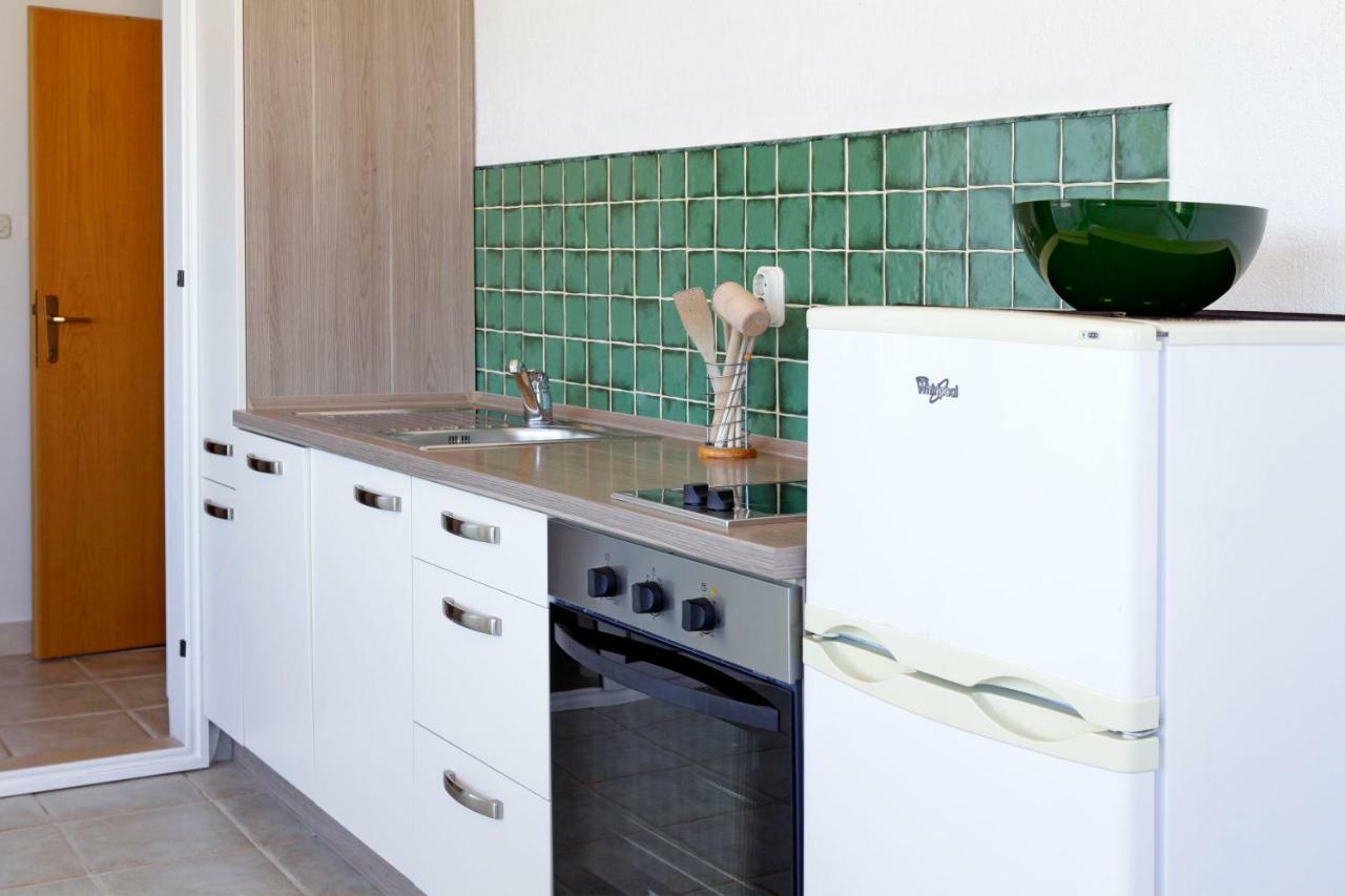 Apartments Mel Бол Екстериор снимка